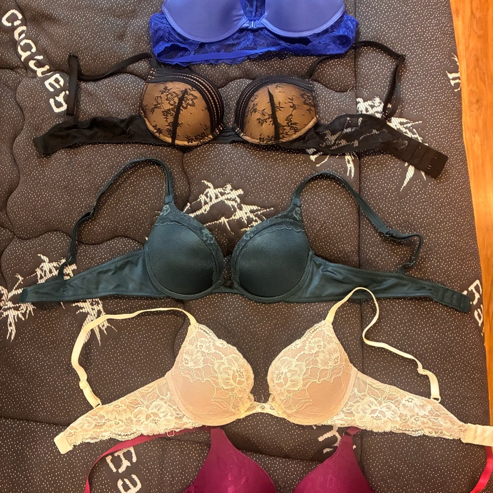 Lace Trim Push-Up Bra lot.